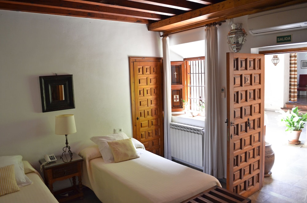 Basic Double or Twin Room, Courtyard View, Ground Floor