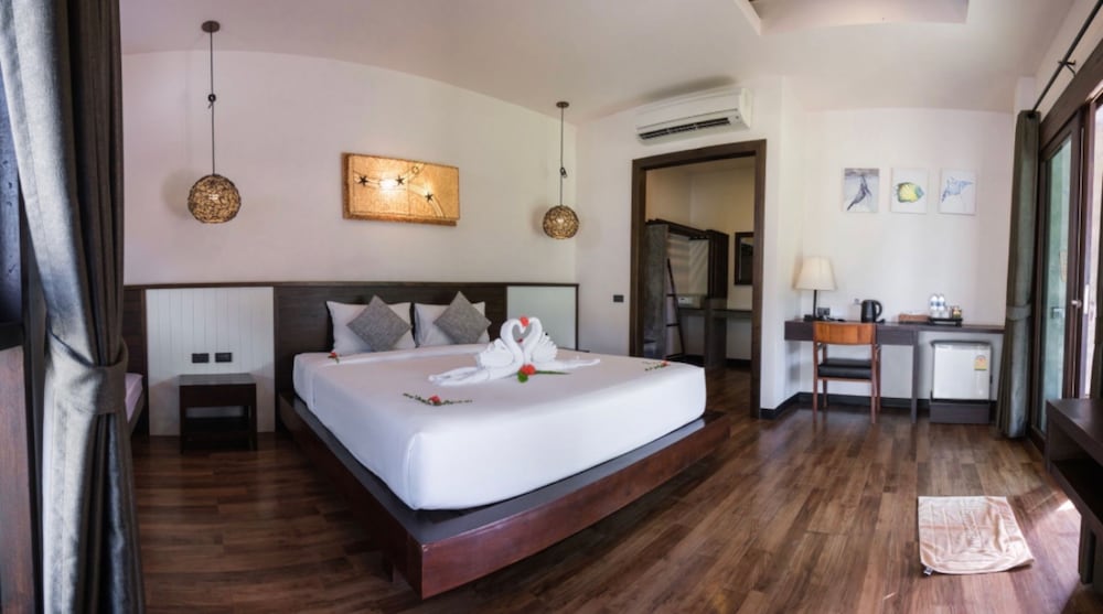 Deluxe Room - Photo 6