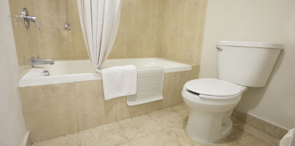 Junior Suite, 1 King Bed, Balcony, Partial Ocean View - Photo 4