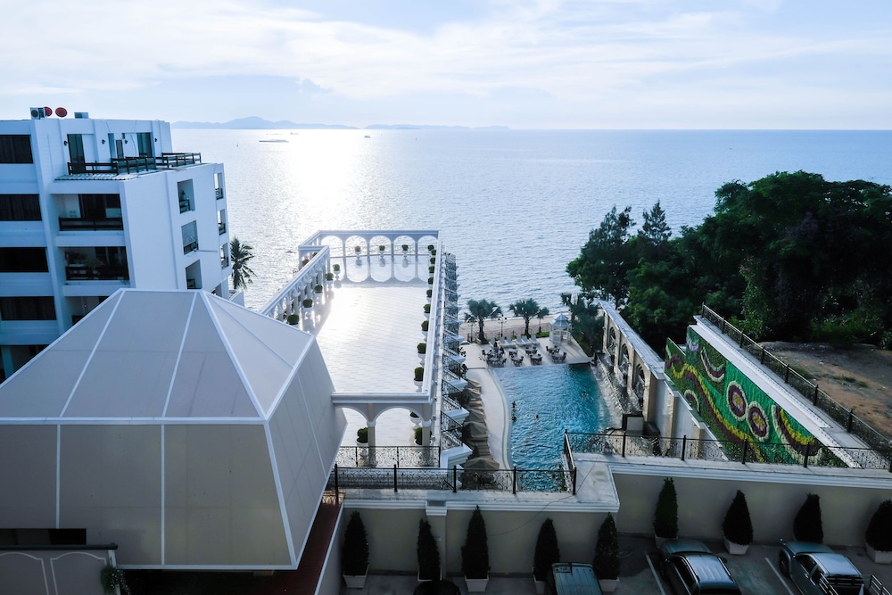 Deluxe Room, Sea View thumbnail 5