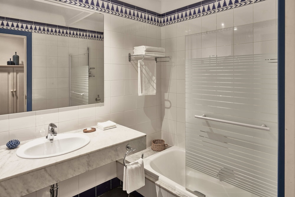 Standard Double Room (3 Adults) photo 3