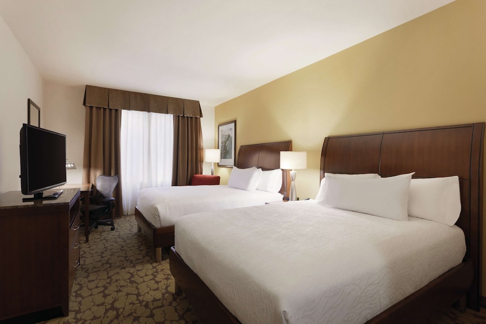 Room, 2 Queen Beds, Accessible (Rollin Shower)
