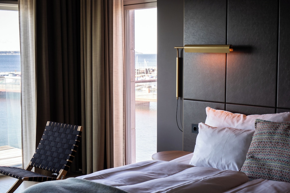 Superior Twin Room, Harbor View - Photo 2