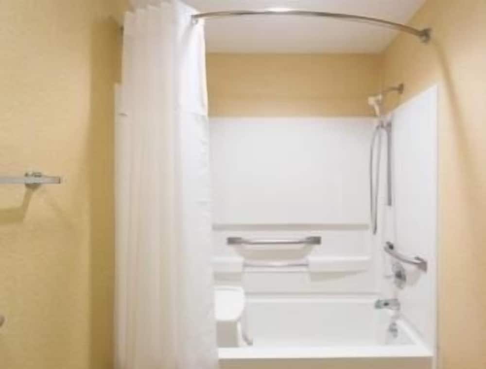 Suite, 1 King Bed, Non Smoking, Jetted Tub - Photo 5