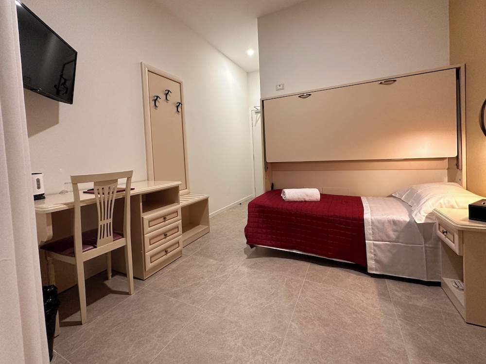 Deluxe Single Room photo 3