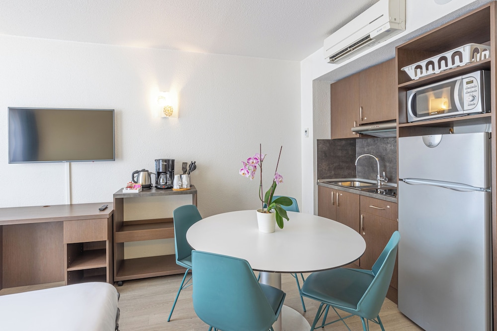 Grand Apartment, Balcony - Photo 8