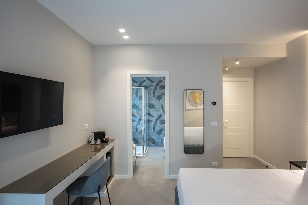 Deluxe Double Room, Balcony, City View photo 2