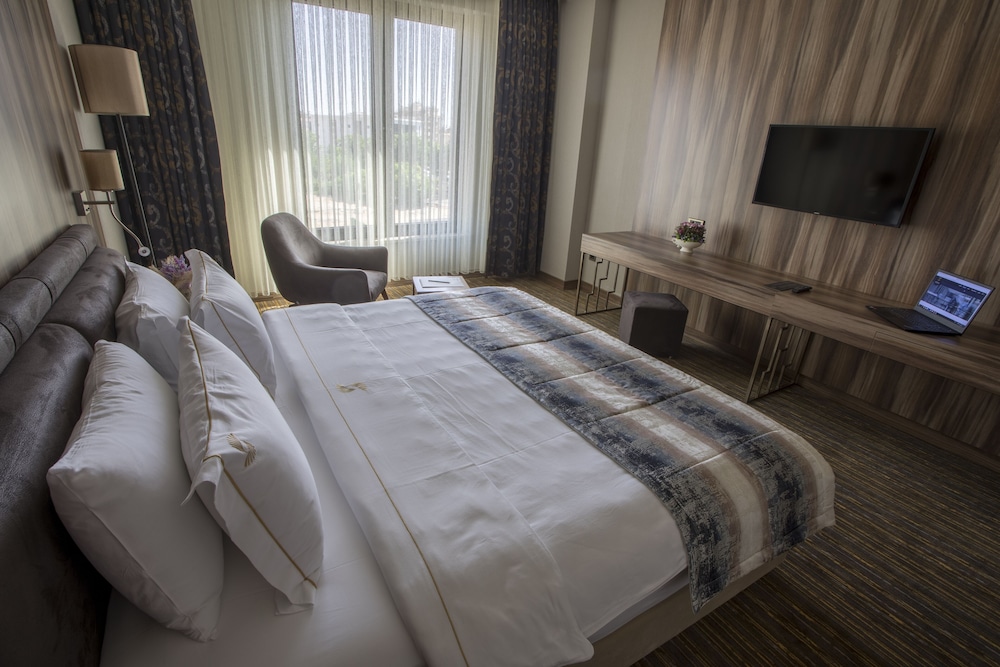 Standard Double Room, 1 King Bed, City View - Photo 2