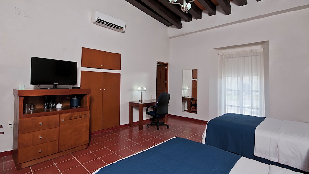 Standard Room, 2 Double Beds - Photo 5