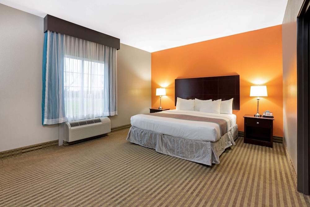 Deluxe Suite, 1 King Bed, Non Smoking (Deluxe Family Suite) - Photo 4