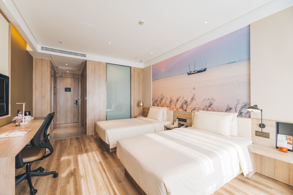 Room - Photo 5