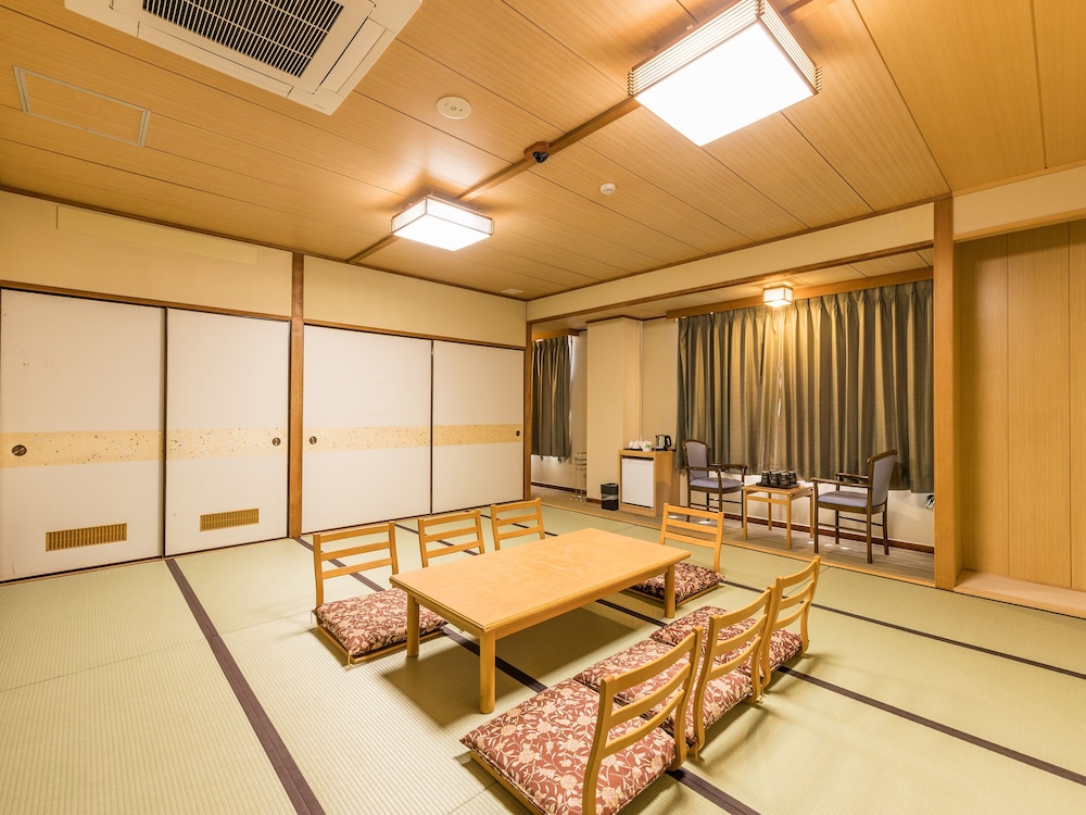 Japanese Room With Shared Washroom- Family photo 3
