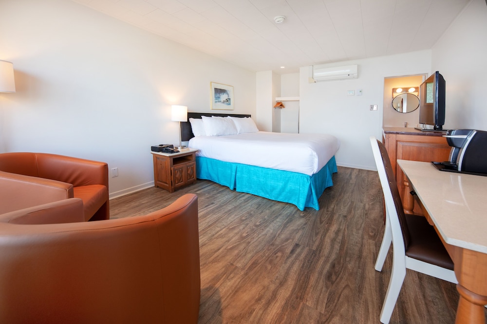 Classic Room, 1 King Bed, View (Percé Rock)
