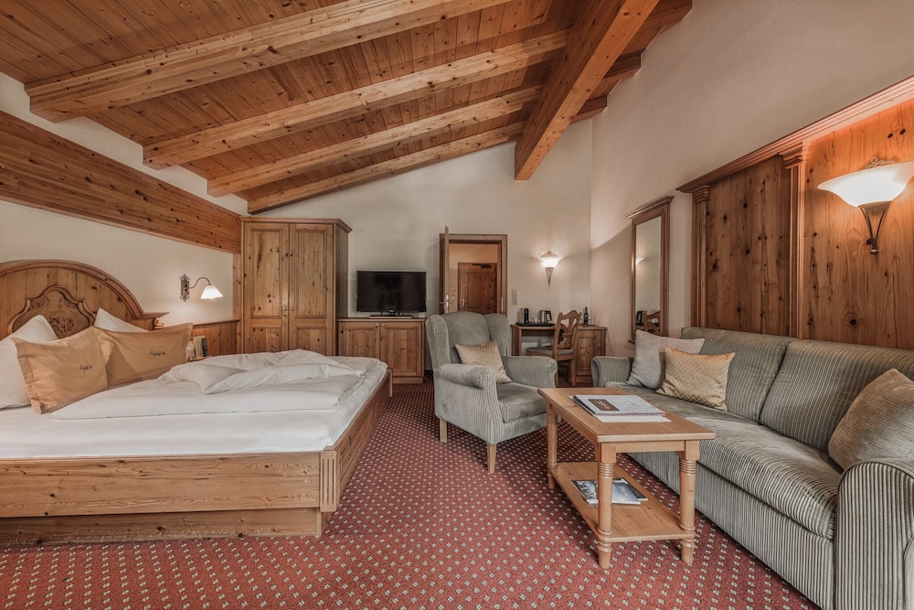 Exclusive Penthouse, 2 Bedrooms, Kitchen, Mountainside