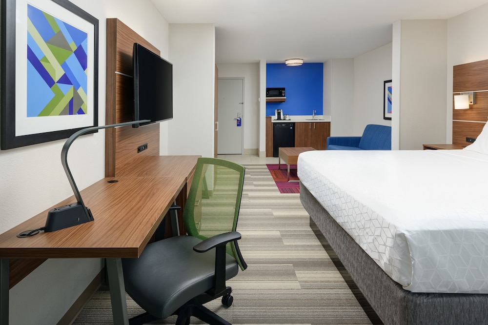 Room, 1 King Bed with Sofa bed (Wet Bar) - Photo 4
