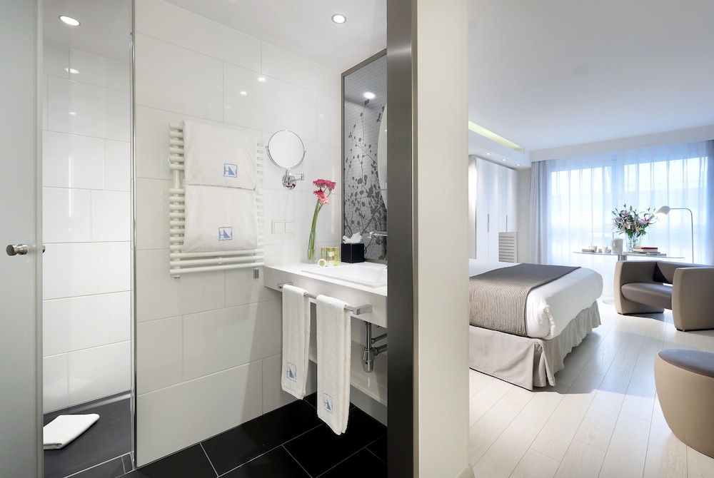 Standard Double or Twin Room - Photo 5
