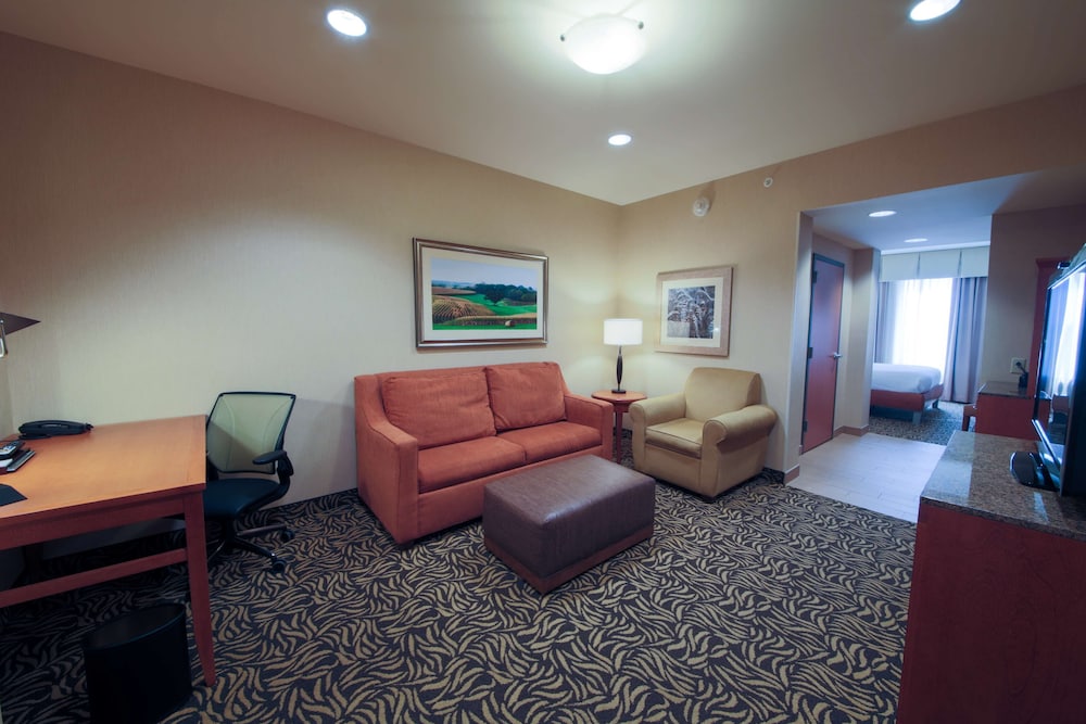 Junior Suite, 1 King Bed, Non Smoking photo 2