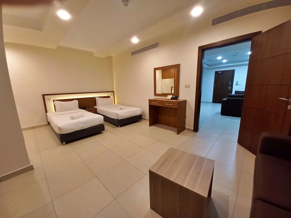 Luxury Apartment, 3 Bedrooms - Photo 4