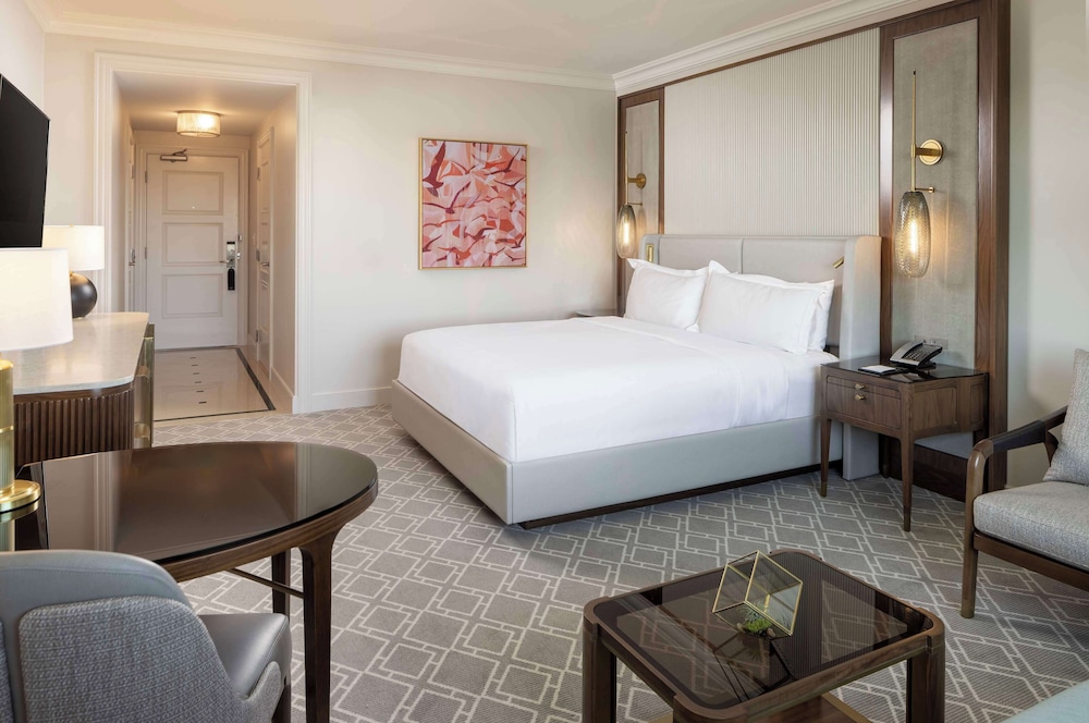 Deluxe Room, 1 King Bed, Accessible (Disney View)