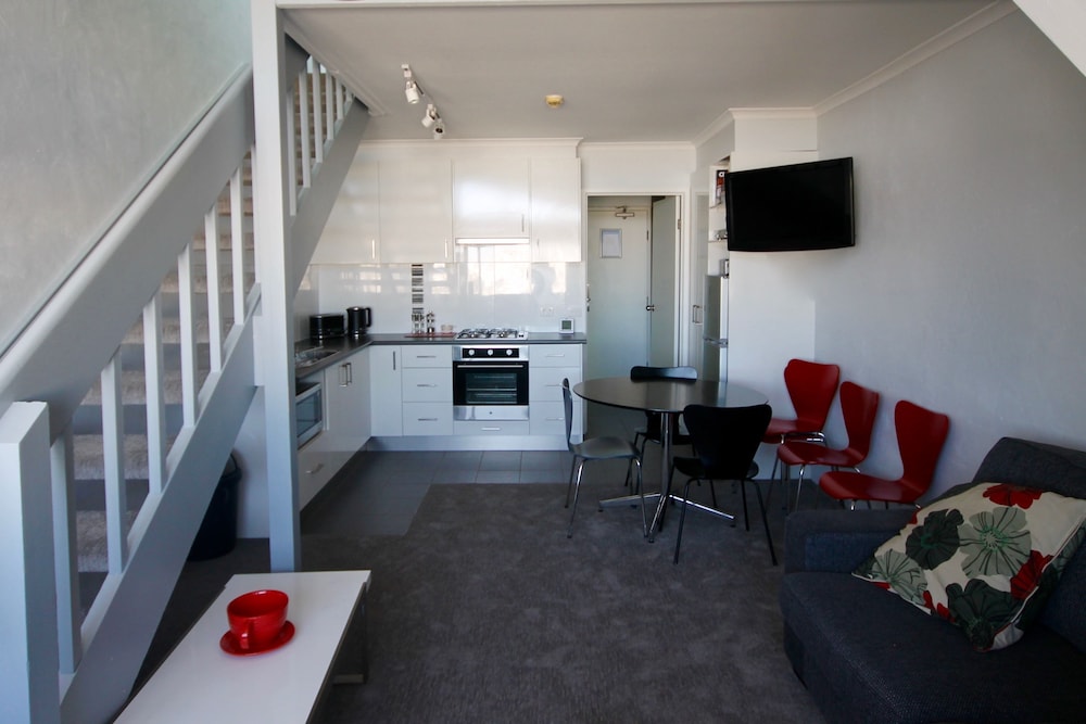 Suite, 2 Bedrooms (Sleeps 6) photo 2