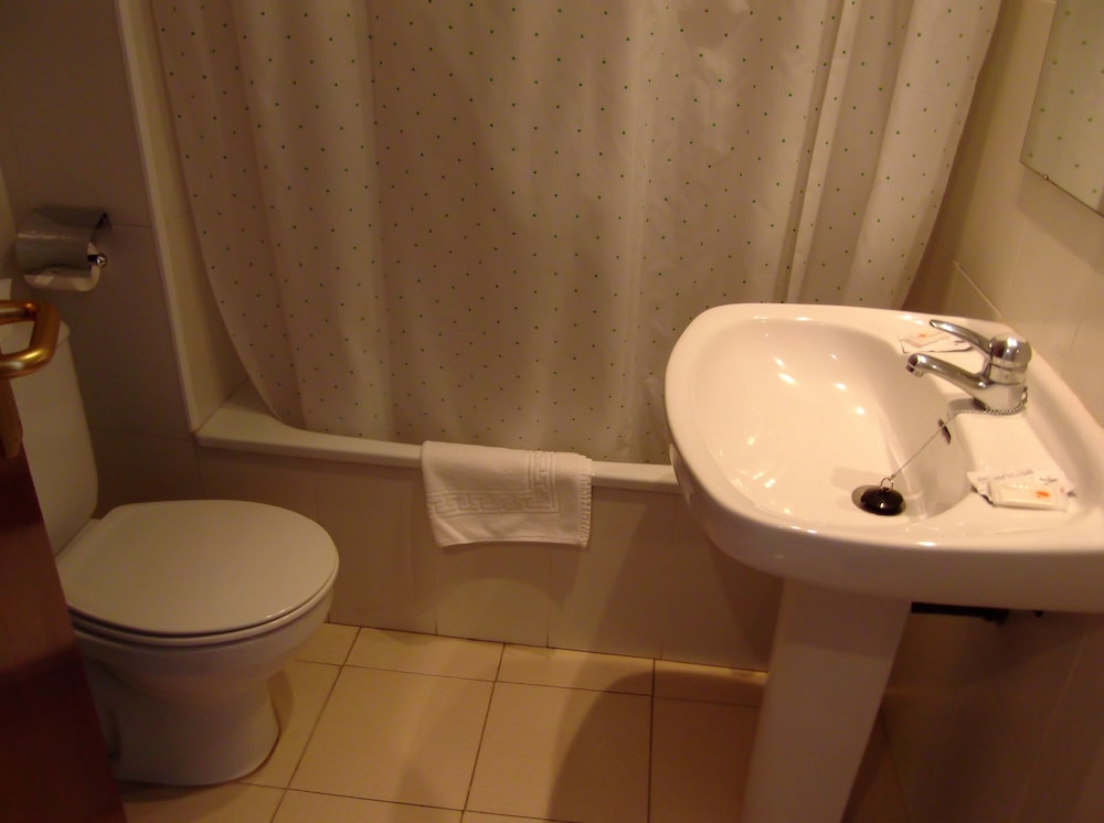 Double or Twin Room - Photo 7