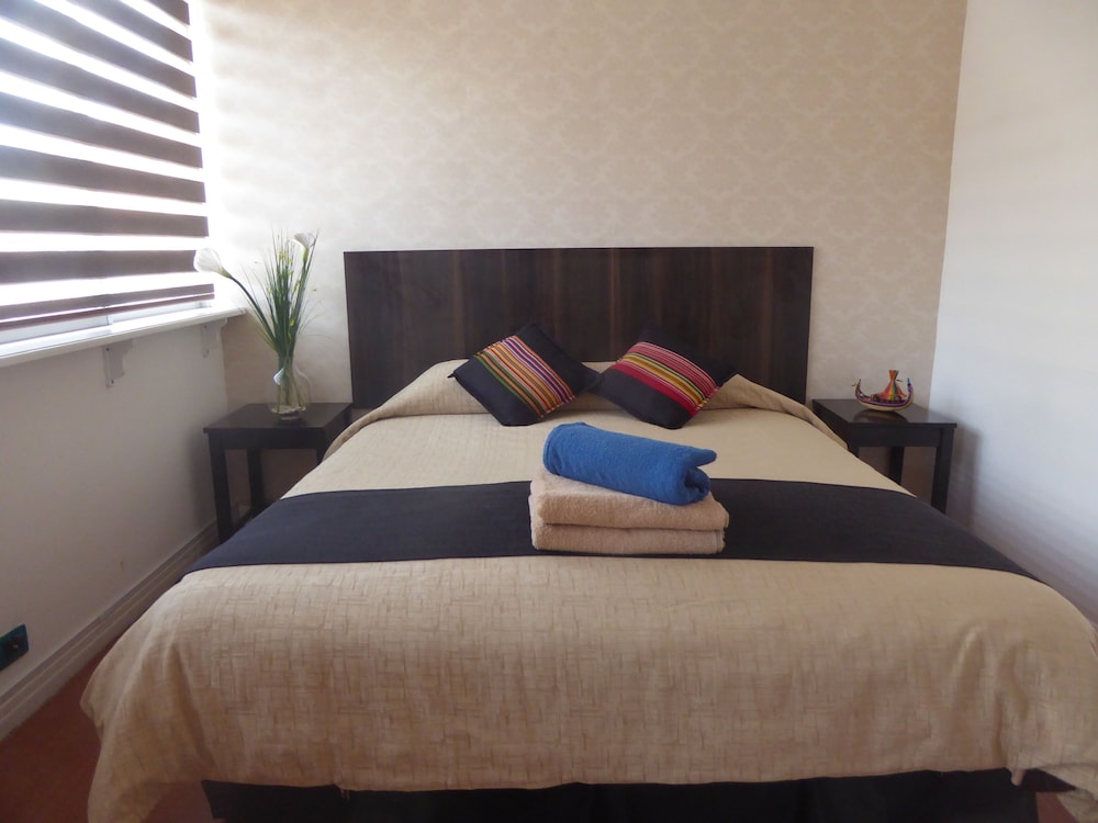 Junior Studio Suite, 1 King Bed with Sofa bed
