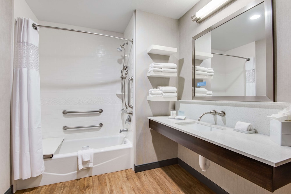 Room, 2 Queen Beds, Accessible photo 2