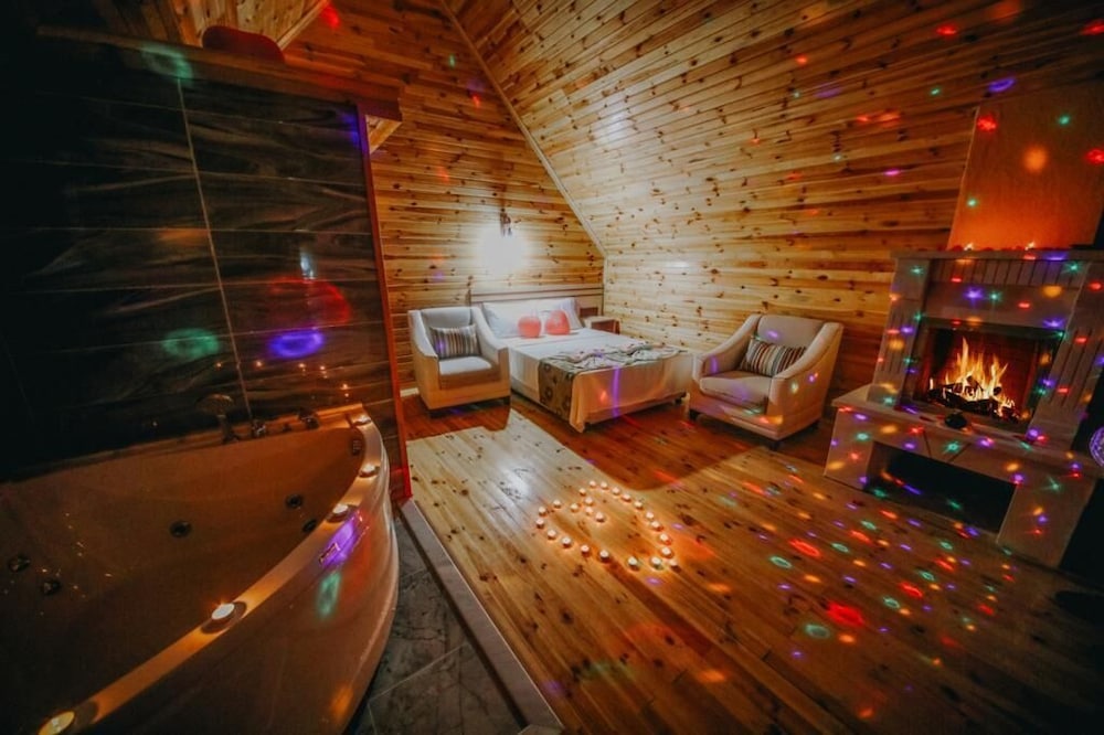 Traditional Cabin photo 3
