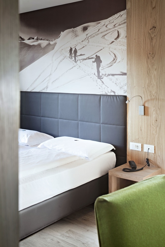 Deluxe Room - Photo 8