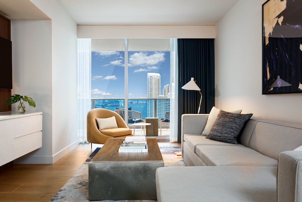 Suite, 1 Bedroom (High Floor) thumbnail 6