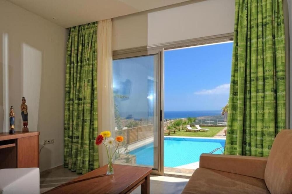 One Bedroom Villa with Private Pool and Sea View - Photo 5