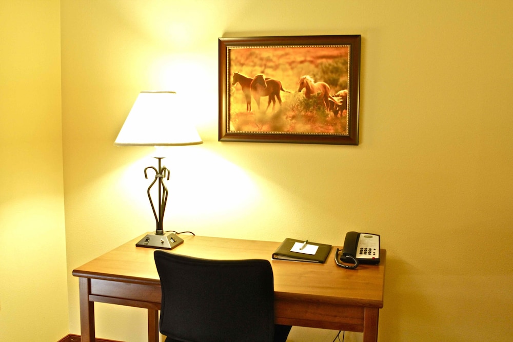 Suite, 2 Bedrooms, Accessible with Kitchen and Living room - Photo 2