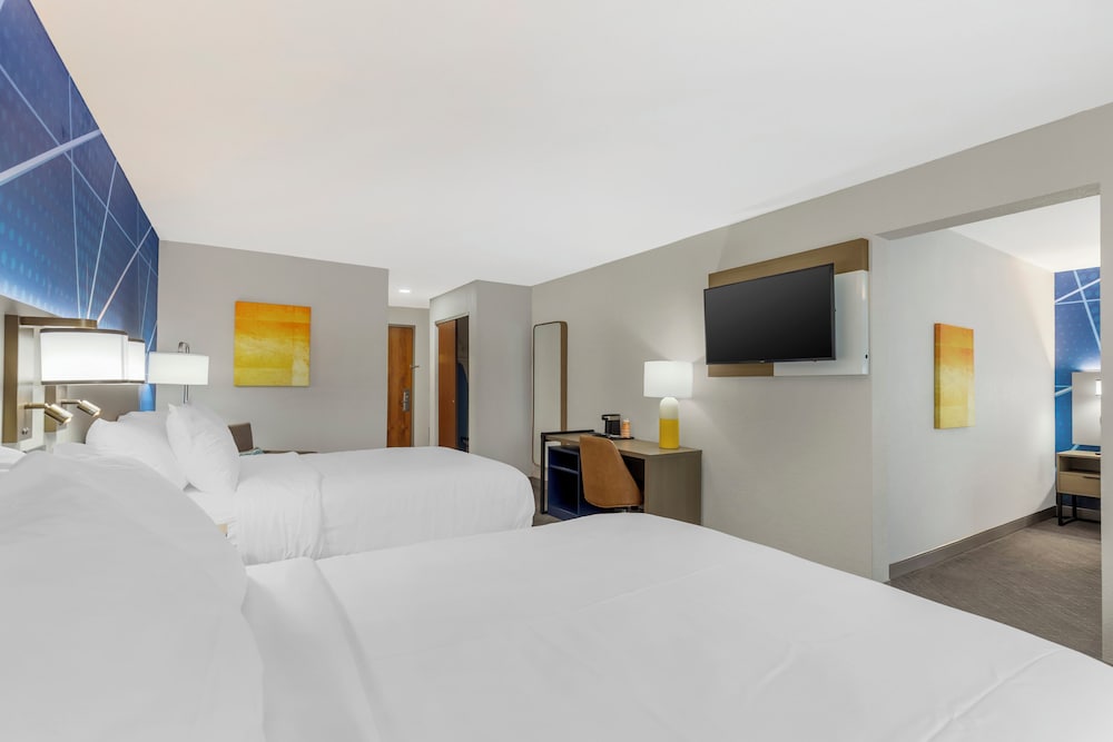 Standard Suite, Multiple Beds, Non Smoking photo 2