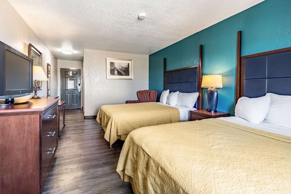 Room, 2 Queen Beds, Non Smoking photo 3