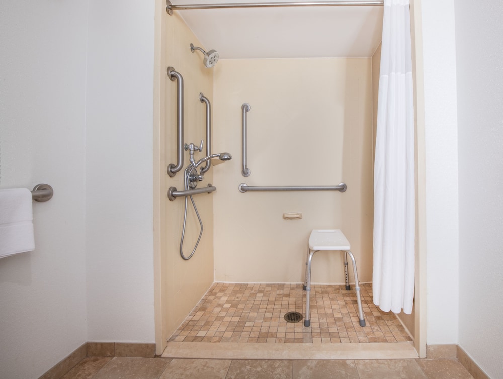 Room, 2 Queen Beds, Accessible, Non Smoking (Mobility, Roll-in Shower) - Photo 3