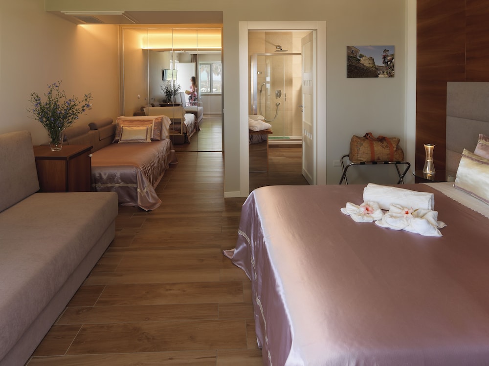 Superior Quadruple Room, Sea View photo 1