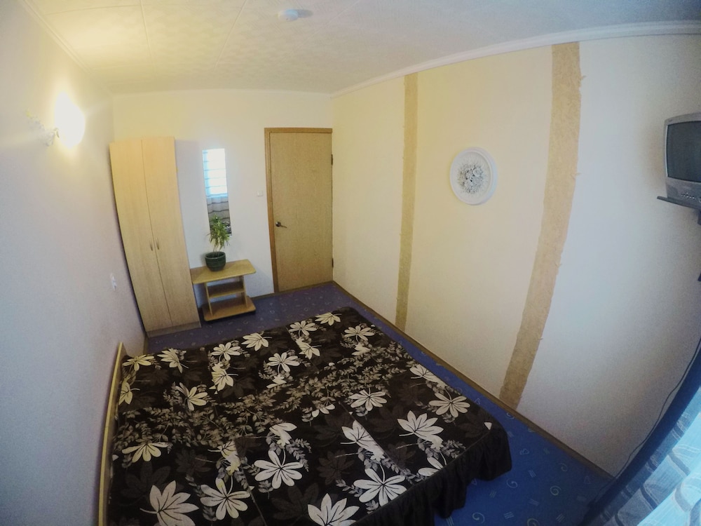 Economy Double or Twin Room, Shared Bathroom photo 2