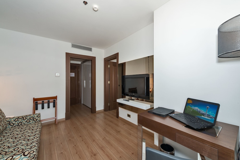Family Room, 2 Bedrooms photo 3