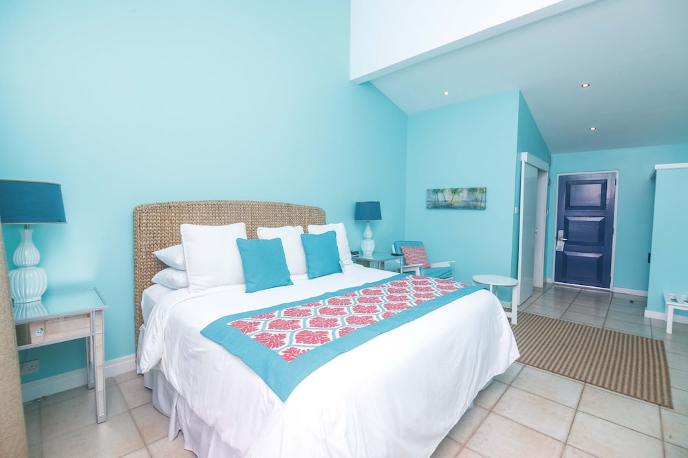 Room, 1 King Bed, Kitchenette, Pool View photo 1