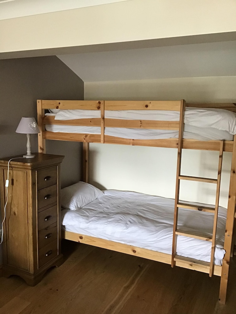 Suite, Ensuite photo 2