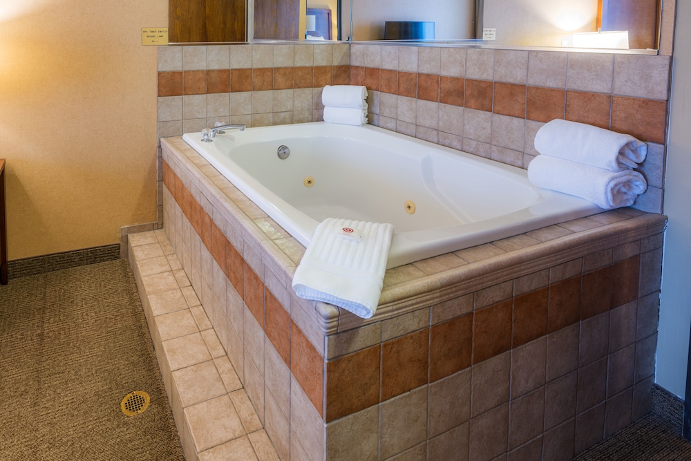 Suite, 1 King Bed, Non Smoking (Upgrade) - Photo 6