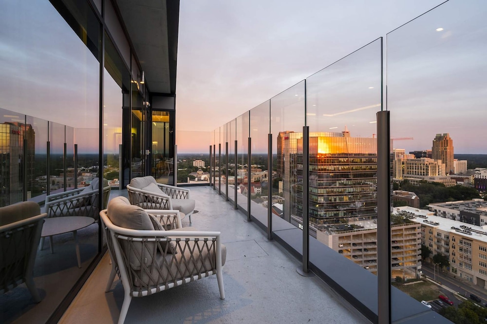High-Rise Apt Raleigh Free Parking & Sunset View 2, Bilde 40