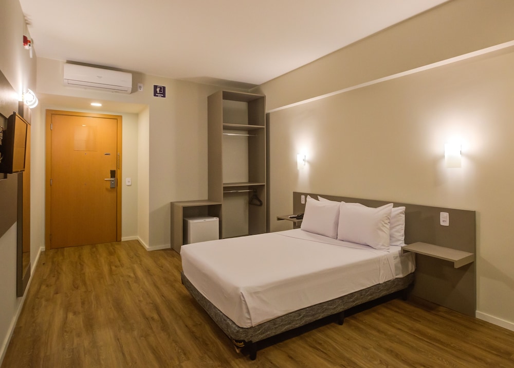 Standard Room, 1 Double Bed, Accessible - Photo 3