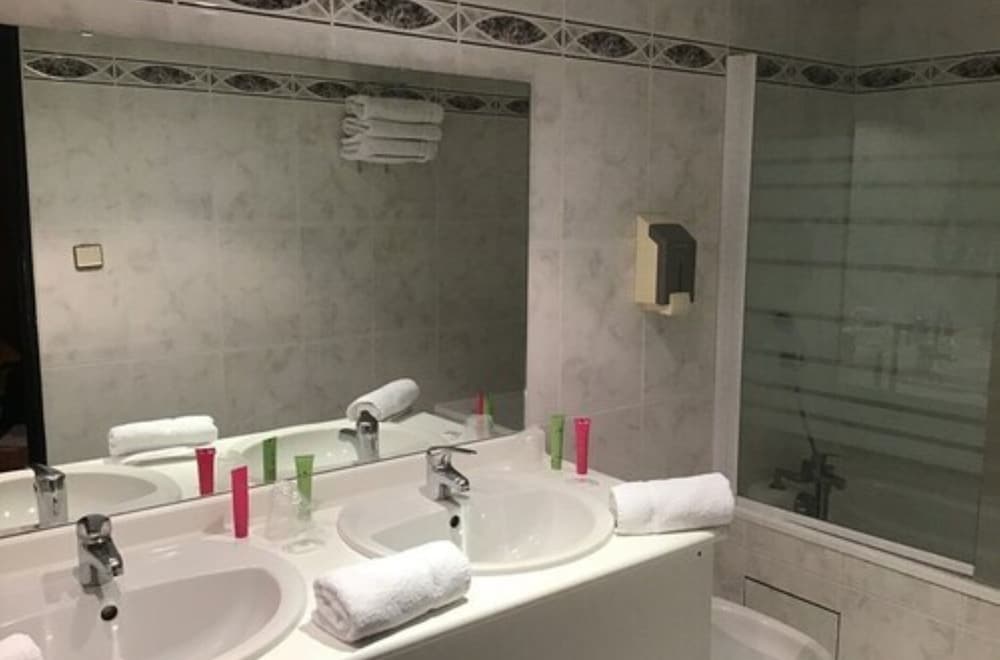 Standard Quadruple Room - Photo 3