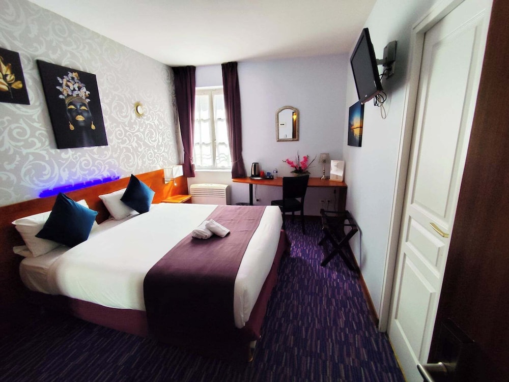 Standard Double Room, 1 King Bed photo 3
