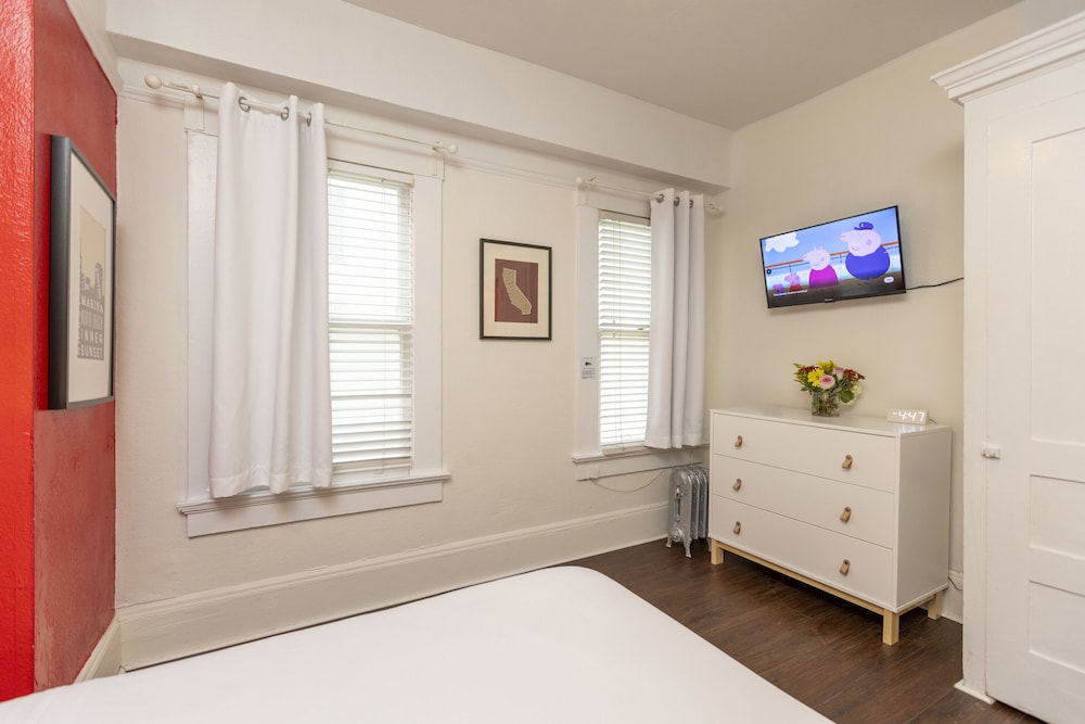 Economy Double Room, Private Bathroom - Photo 9