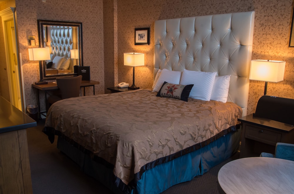 Deluxe Room, 1 King Bed, Lake View