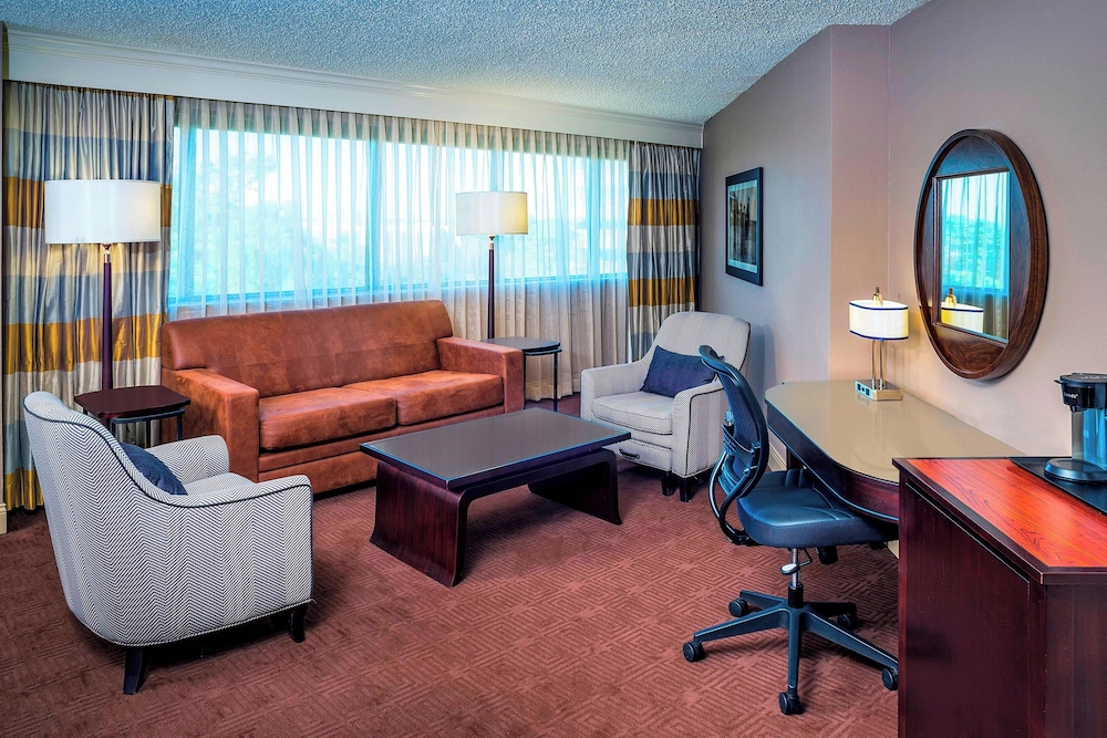 Junior Suite, 1 King Bed with Sofa bed - Photo 5