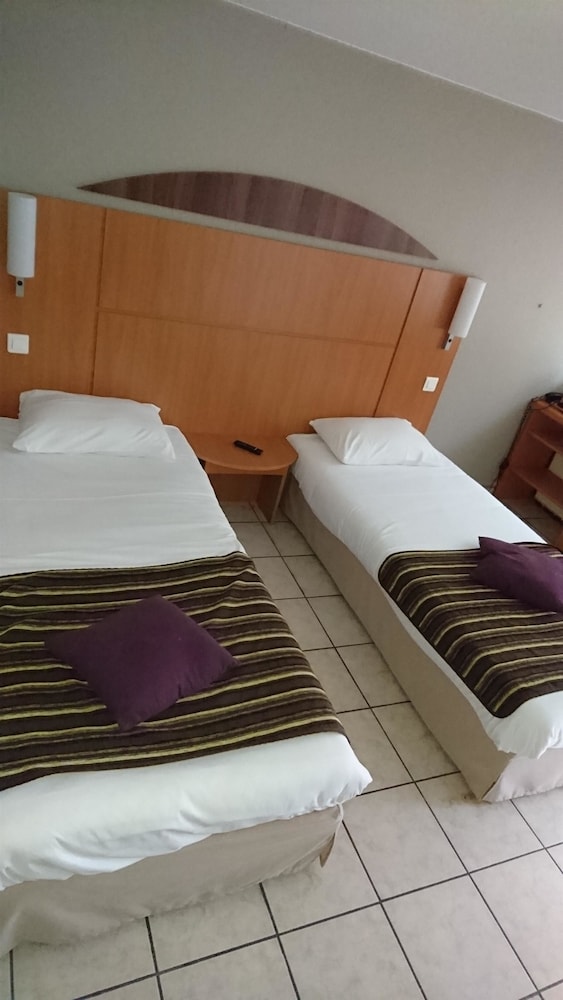 Standard Room, 2 Twin Beds photo 2