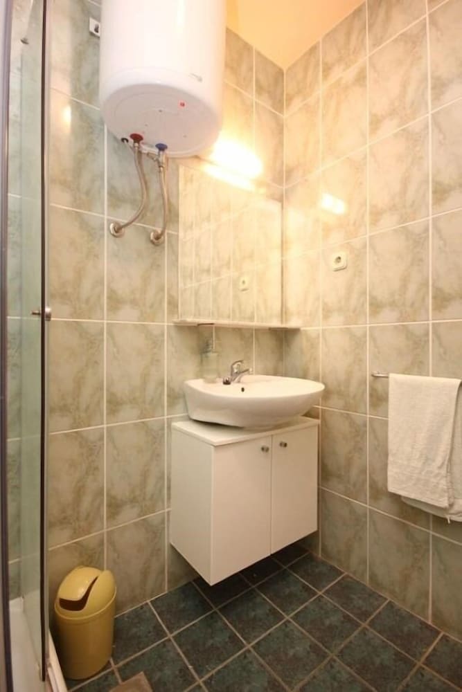 Apartment (Tonka - 150m from the sea & parking -)